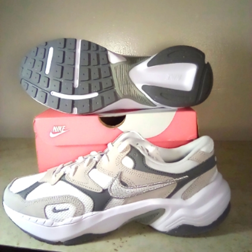 Gray Silver Metallic White Women's Nike Running Shoes - Picture 8 of 14